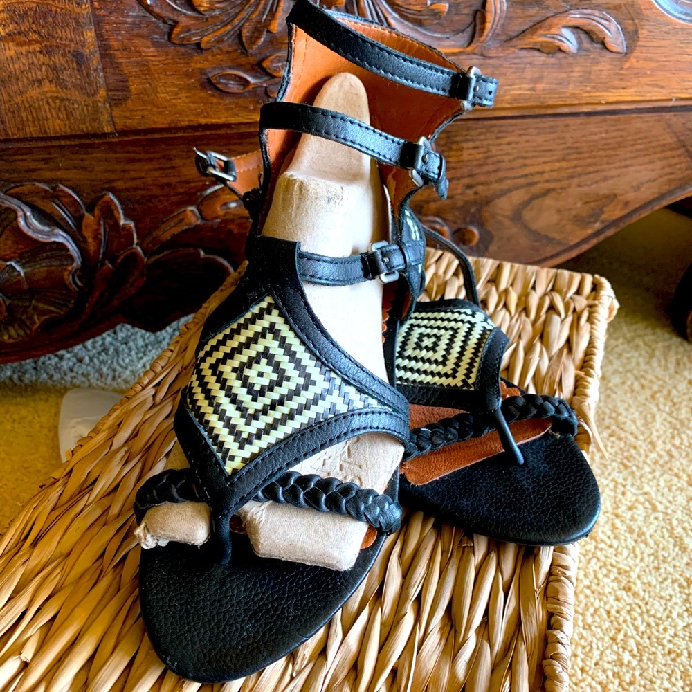 Lucky Brand gladiator style sandal